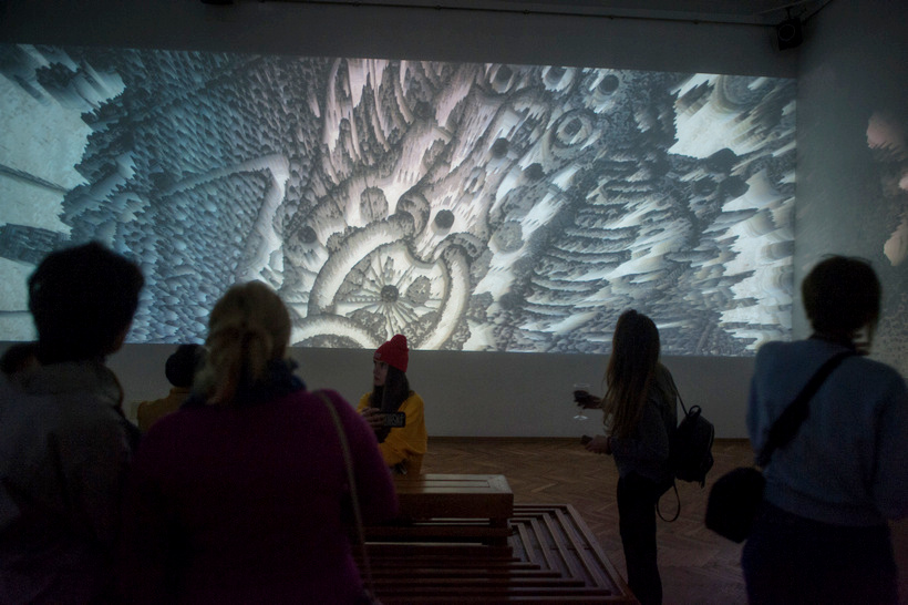 «Лабіринти Аксініна»: у НХМУ відкрилась виставка культового львівського художника