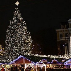 Різдвяно-новорічна програма у різних районах Києва